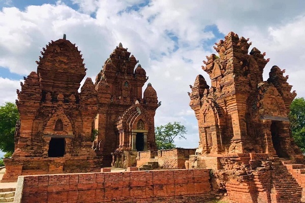 Th&aacute;p Poklong Garai