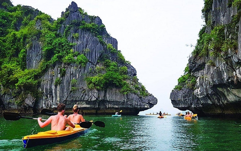 Tham quan vịnh Lan Hạ Tham quan vịnh Lan Hạ