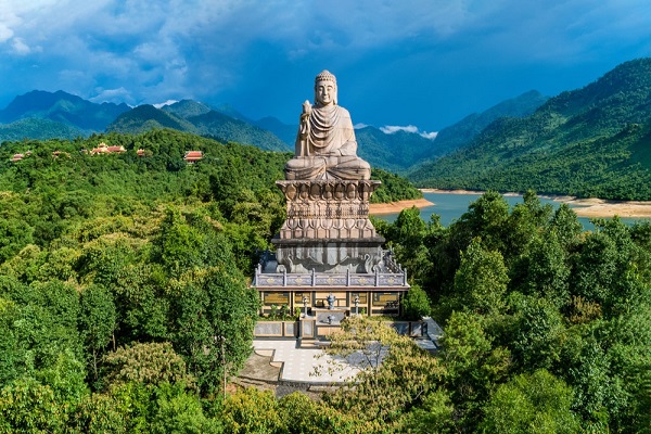 Thiền viện Trúc Lâm Bạch mã thuộc phái Trúc Lâm Yên Tử Thiền viện Trúc Lâm Bạch mã thuộc phái Trúc Lâm Yên Tử
