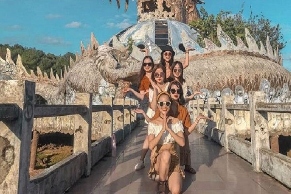 Công Viên hồ Thủy Tiên bỏ hoang vẫn thu hút khách bởi sự huyền bí Công Viên hồ Thủy Tiên bỏ hoang vẫn thu hút khách bởi sự huyền bí