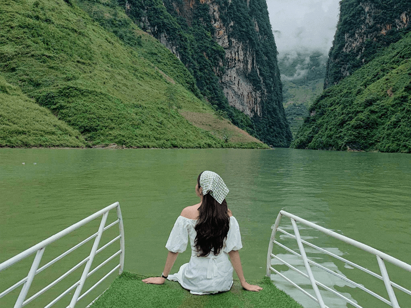 Trải nghiệm ngồi thuyền khám phá dòng Nho Quế Trải nghiệm ngồi thuyền khám phá dòng Nho Quế