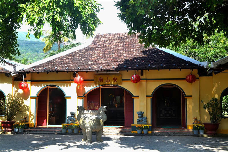 Miếu thờ b&agrave; Phi Yến