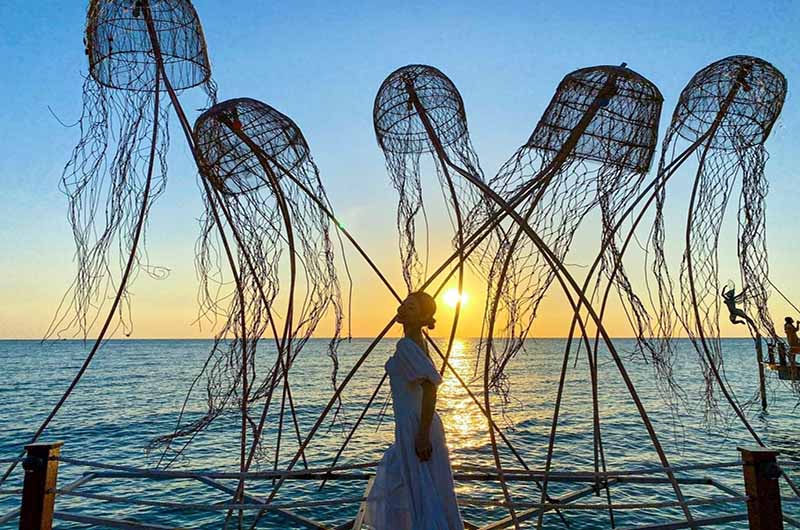 Check-in với những chú sứa bay tại Sunset Sanato Beach Club Check-in với những chú sứa bay tại Sunset Sanato Beach Club