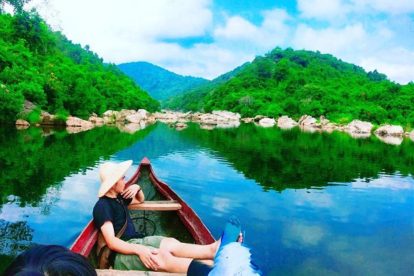 Hầm H&ocirc; l&agrave; sự kết hợp vẻ đẹp của nước v&agrave; đ&aacute;