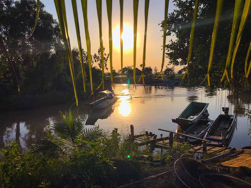 Đầm Đông hồ trong buổi chiều tà Đầm Đông hồ trong buổi chiều tà