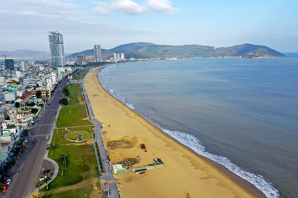 B&atilde;i biển &ldquo;vầng trăng khuyết&rdquo; uốn lượn d&agrave;i 5km