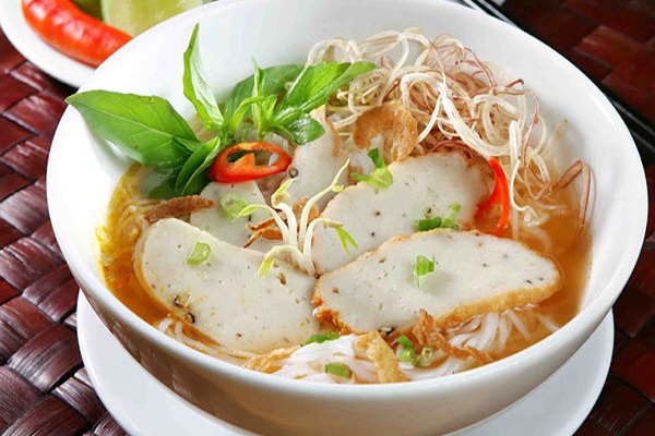 B&aacute;nh canh chả c&aacute; nổi tiếng Quy Nhơn