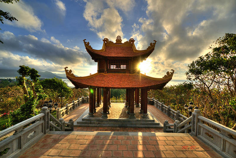 Ch&ugrave;a N&uacute;i Một