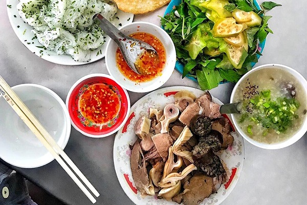Sự kết hợp th&uacute; vị giữa b&aacute;nh hỏi v&agrave; ch&aacute;o l&ograve;ng