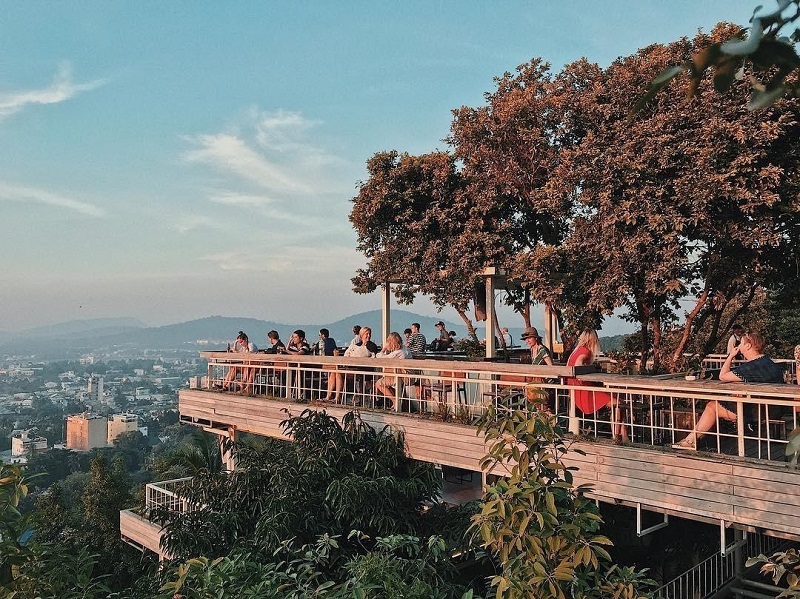 View ngắm ho&agrave;ng h&ocirc;n từ Chuồn Chuồn Bistro Bar