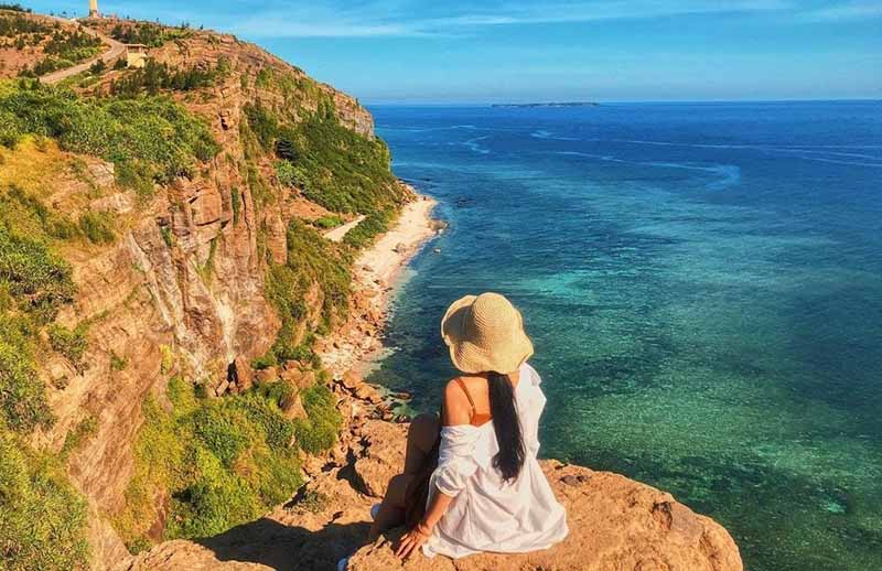 Du lịch đảo L&yacute; Sơn ng&agrave;y c&agrave;ng thu h&uacute;t nhiều kh&aacute;ch trong v&agrave; ngo&agrave;i nước