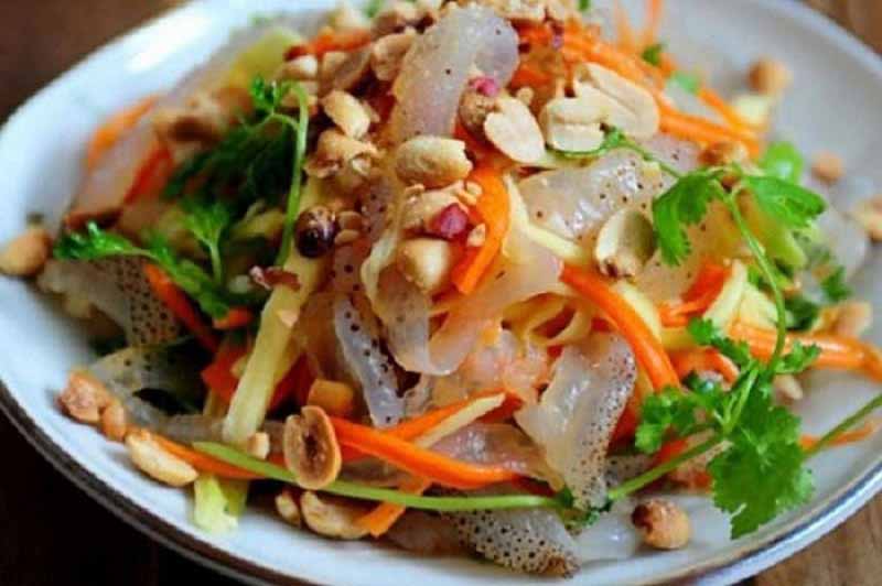 Đặc sản gỏi sứa L&yacute; Sơn c&oacute; vị ngọt thanh m&aacute;t được rất nhiều du kh&aacute;ch ưa chuộng