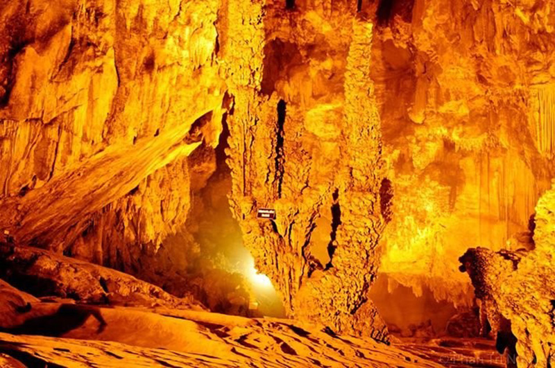 Đứng từ trên đỉnh chùa bạn có thể ngắm được gần như trọn vẹn thác Bản Giốc Đứng từ trên đỉnh chùa bạn có thể ngắm được gần như trọn vẹn thác Bản Giốc