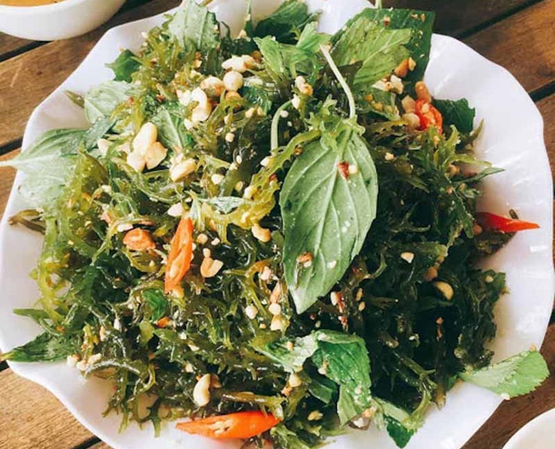 Gỏi rong biển lạ miệng l&agrave; m&oacute;n ăn đặc sản của L&yacute; Sơn