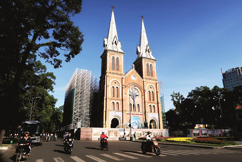 Nhà thờ Đức Bà - Công xã Paris, Quận 1 Nhà thờ Đức Bà - Công xã Paris, Quận 1