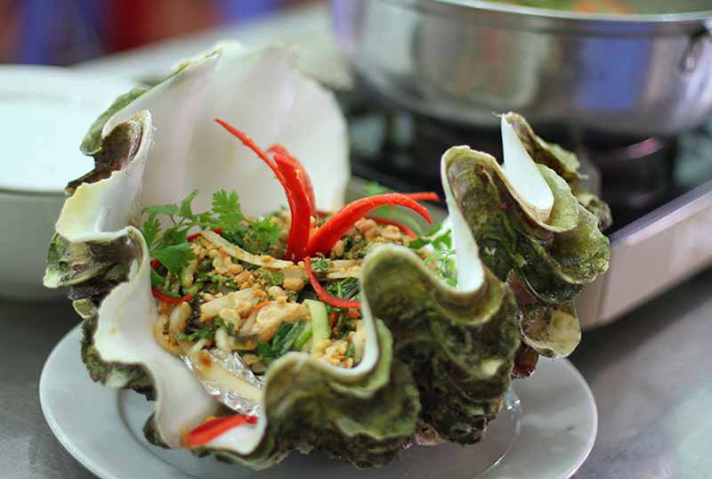 Ốc Tượng c&oacute; k&iacute;ch thước bằng b&agrave;n tay, thịt ốc gi&ograve;n v&agrave; ngọt