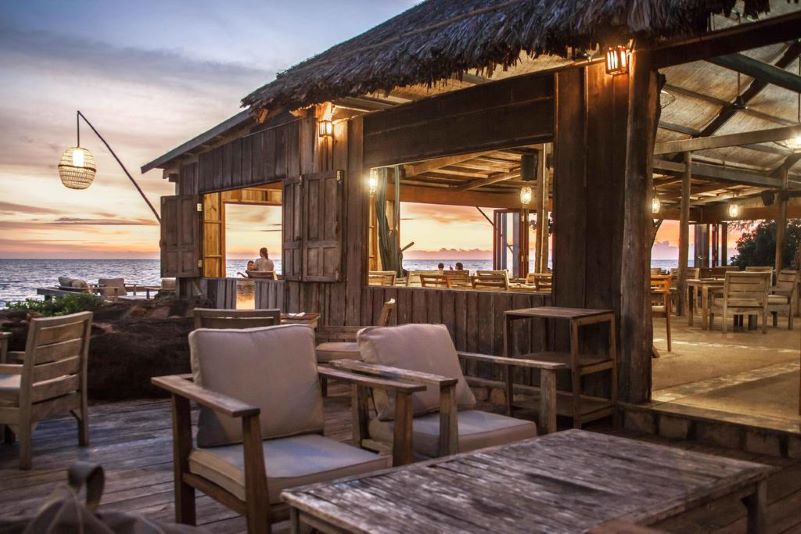 Kh&ocirc;ng gian ngắm ho&agrave;ng h&ocirc;n b&igrave;nh y&ecirc;n, mộc mạc tại Mango Bay Resrot