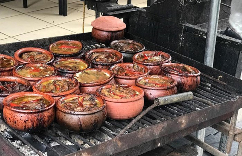 Cá bống suối kho niêu là món ăn giản dị của người dân địa phương Cá bống suối kho niêu là món ăn giản dị của người dân địa phương