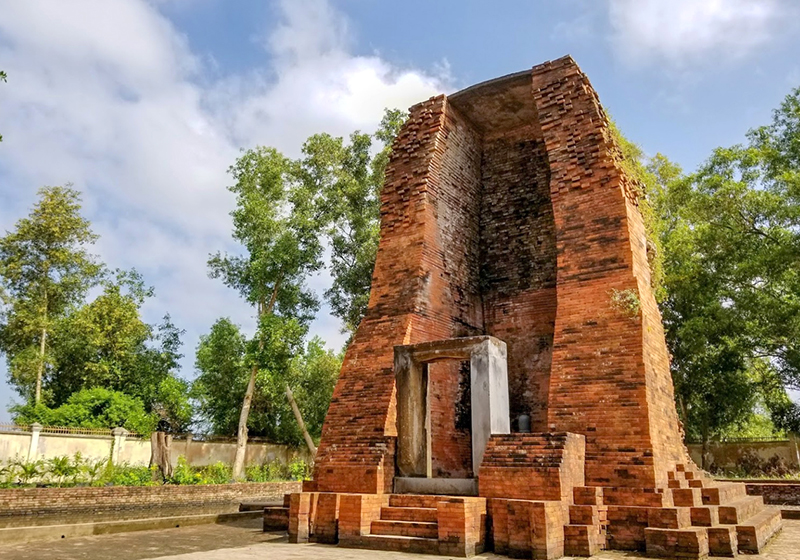 Tháp cổ Vĩnh Hưng Tháp cổ Vĩnh Hưng