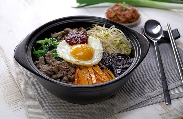 Cơm trộn H&agrave;n Quốc