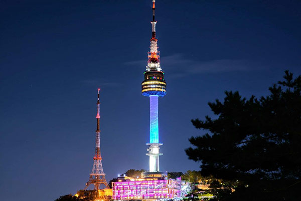 Th&aacute;p Namsan