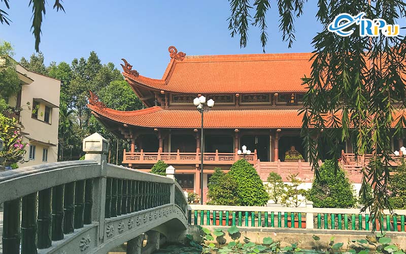 Thư viện của ch&ugrave;a l&agrave; nơi lưu tr&uacute; to&agrave;n bộ số kinh s&aacute;ng của ch&ugrave;a