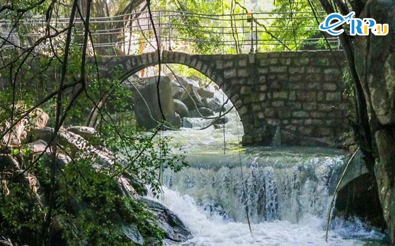 Chùa Phật Quang toát lên một vẻ đẹp hữu tình của biển cả, núi non hữu tình Chùa Phật Quang toát lên một vẻ đẹp hữu tình của biển cả, núi non hữu tình