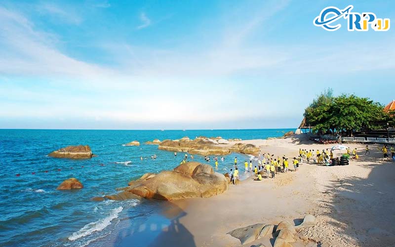Nhắc đến địa điểm du lịch Vũng T&agrave;u th&igrave; bạn kh&ocirc;ng n&ecirc;n bỏ lỡ b&atilde;i biển Long Hải