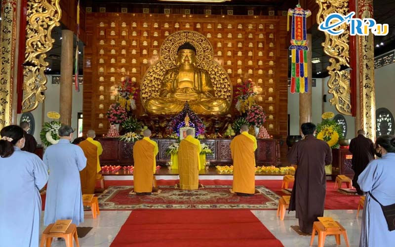 Đại Hùng Bảo Điện có vị trí nằm ở trung tâm khuôn viên của Cổ Am Tự Đại Hùng Bảo Điện có vị trí nằm ở trung tâm khuôn viên của Cổ Am Tự