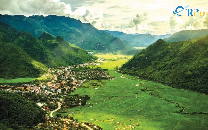 Đèo Thung Khe nằm khá cao so với mặt nước biển Đèo Thung Khe nằm khá cao so với mặt nước biển