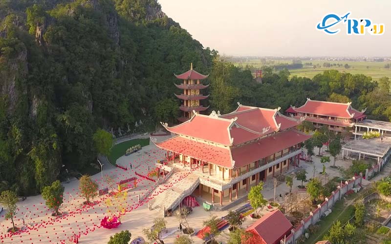 Chùa Cổ Am là ngôi chùa nằm trong quần thể di tích lịch sử văn hoá Lèn Hai Vai Chùa Cổ Am là ngôi chùa nằm trong quần thể di tích lịch sử văn hoá Lèn Hai Vai