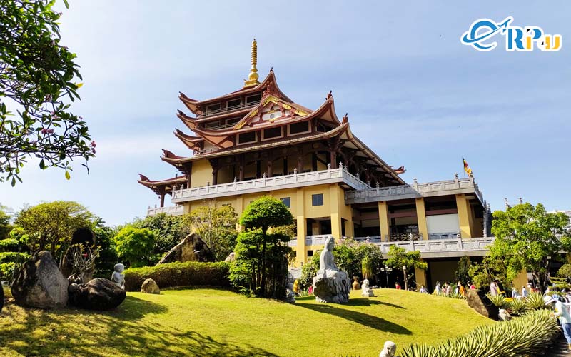 Ch&ugrave;a Hu&ecirc; Nghi&ecirc;m-địa điểm du lịch t&acirc;m linh đ&aacute;ng được lưu t&acirc;m nếu bạn c&oacute; chuyến vi vu S&agrave;i G&ograve;n
