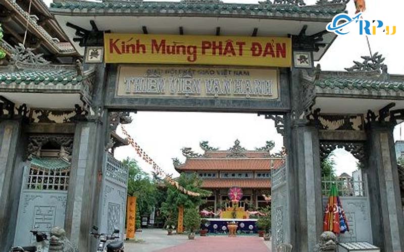 Chùa Vạn Hạnh Đà Lạt là một trong hai ngôi thiền viện lớn nhất tại thành phố ngàn hoa Chùa Vạn Hạnh Đà Lạt là một trong hai ngôi thiền viện lớn nhất tại thành phố ngàn hoa