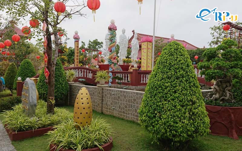 Chùa Tam Bảo sở hữu hai dãy nhà tây lang và đông lang với không gian yên tĩnh Chùa Tam Bảo sở hữu hai dãy nhà tây lang và đông lang với không gian yên tĩnh