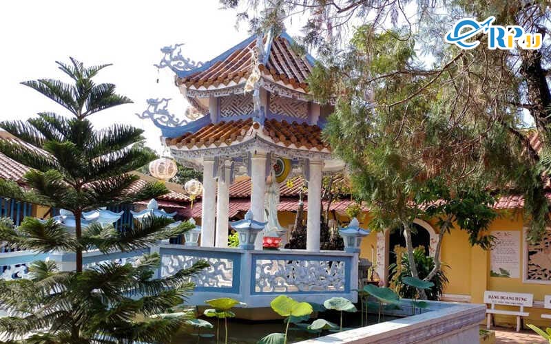 Vị trí của chùa Tam Bảo khá gần với trung tâm thành phố Rạch Giá Vị trí của chùa Tam Bảo khá gần với trung tâm thành phố Rạch Giá