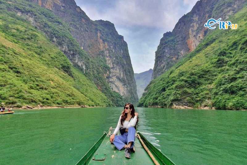 Đi thuyền tr&ecirc;n s&ocirc;ng Nho Quế