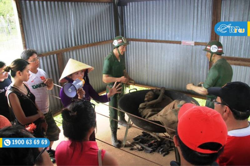 Nghe thuyết minh về nh&agrave; t&ugrave; Ph&uacute; Quốc