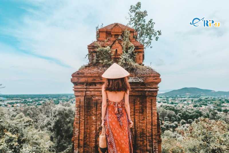 Gi&aacute; v&eacute; v&agrave;o cửa th&aacute;p B&aacute;nh &Iacute;t