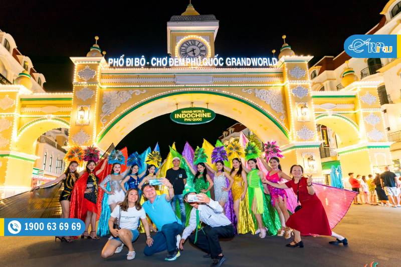 Ăn sập Ở Chợ Đ&ecirc;m Grand World Ph&uacute; Quốc