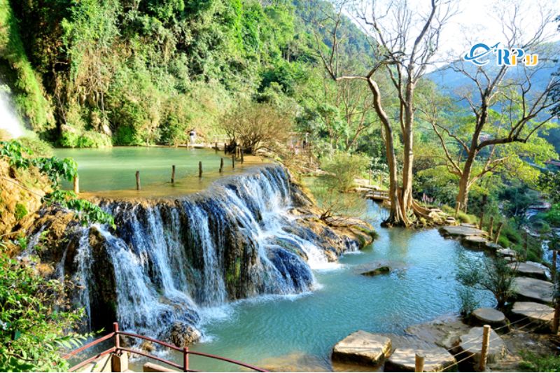 Truyền Thuyết Th&aacute;c Dải Yếm