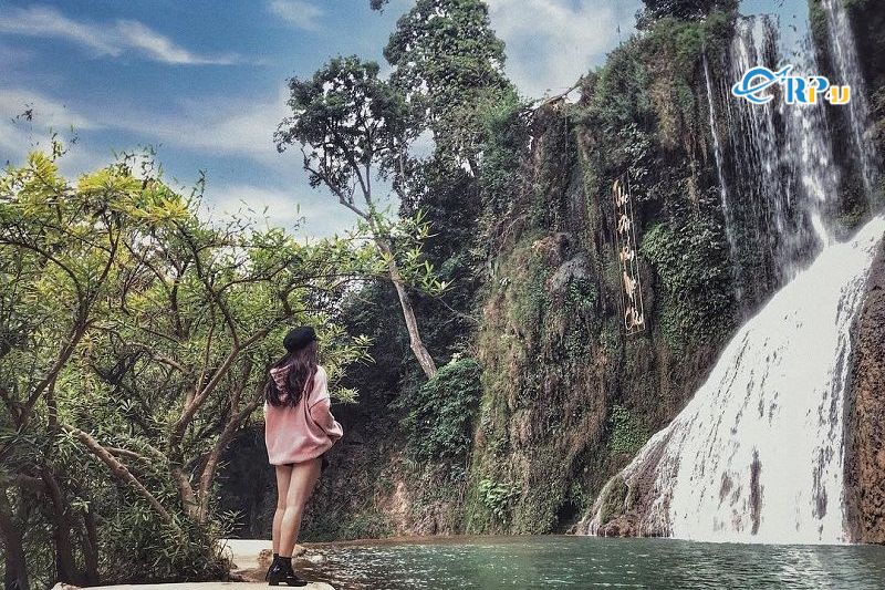 Đường đi đến th&aacute;c Dải Yếm