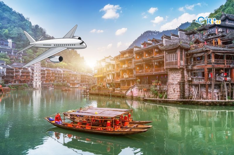 Đi Phượng Ho&agrave;ng Cổ Trấn bằng m&aacute;y bay