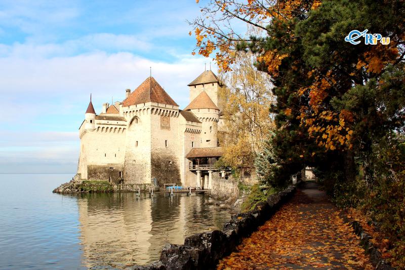 L&acirc;u đ&agrave;i Chillon