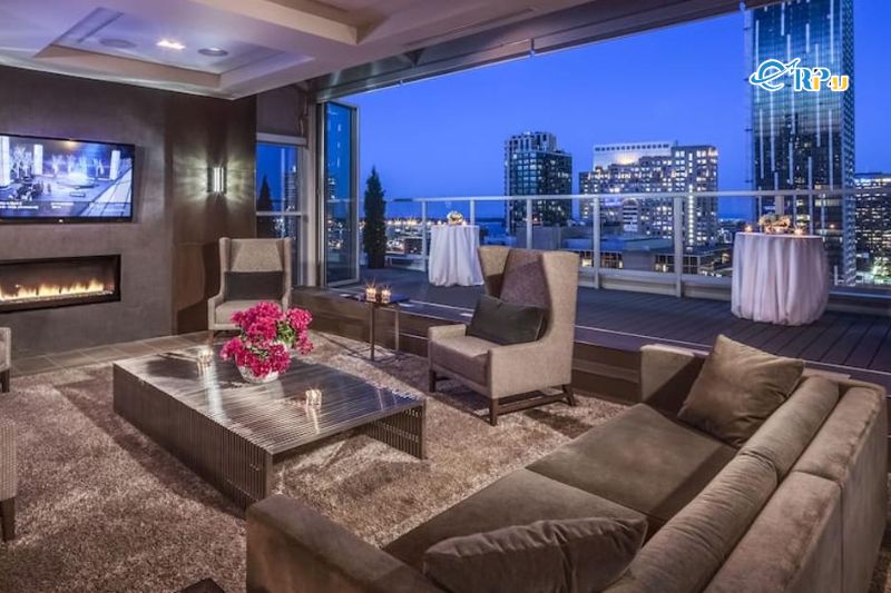 One King West Hotel and Residence