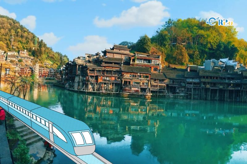 Đi Phượng Ho&agrave;ng Cổ Trấn bằng t&agrave;u