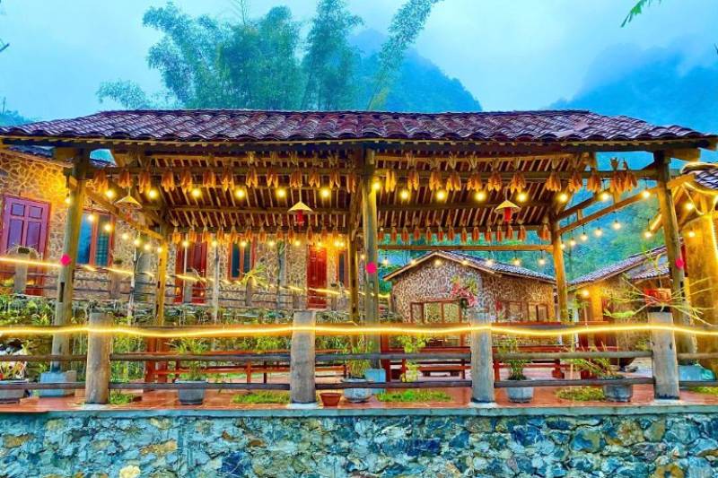 Kh&aacute;ch sạn gần th&aacute;c Bản Giốc