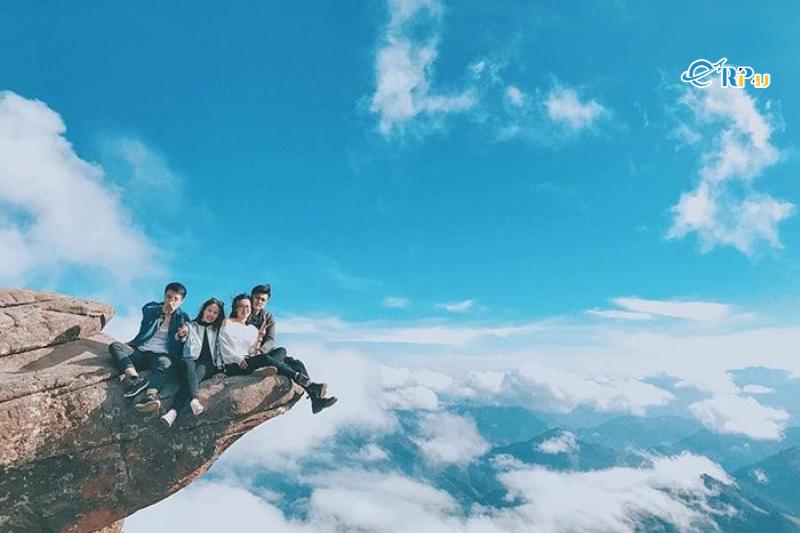 Mỏm đ&aacute; đầu r&ugrave;a T&agrave; X&ugrave;a