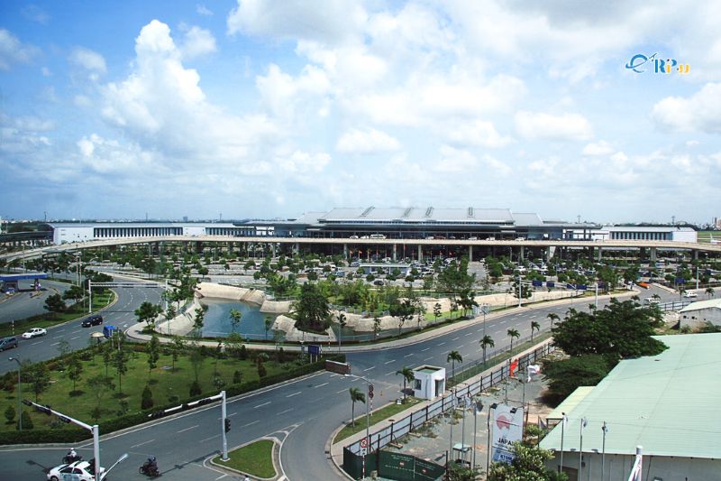 Đi đến s&acirc;n bay T&acirc;n Sơn Nhất bằng phương tiện g&igrave;?