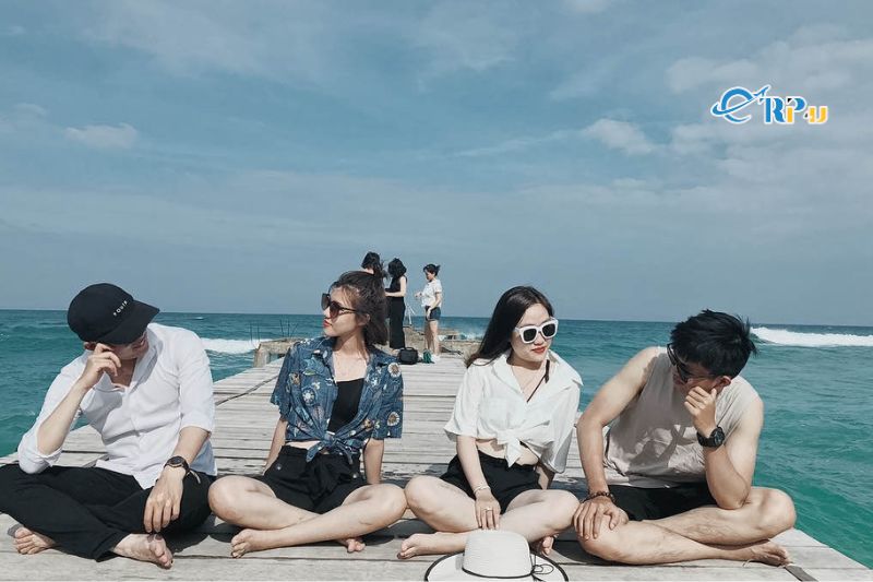 Đi Quy Nhơn mặc g&igrave; cho đẹp với nam