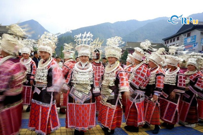 Sản phẩm th&ecirc;u của người d&acirc;n tộc thiểu số Trung Quốc